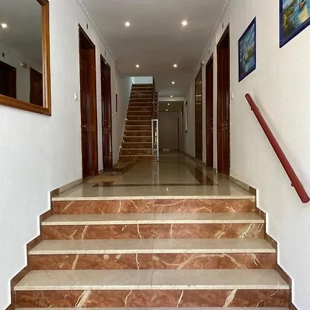 Familiar En Barrio Reina Victoria Appartement